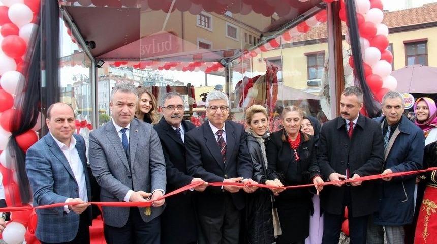 &rsquo;bayrak Halı&rsquo;nın İlk İlmeği Atıldı