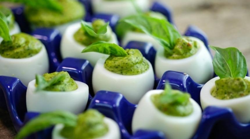 Fesleğenli Acılı Yumurta