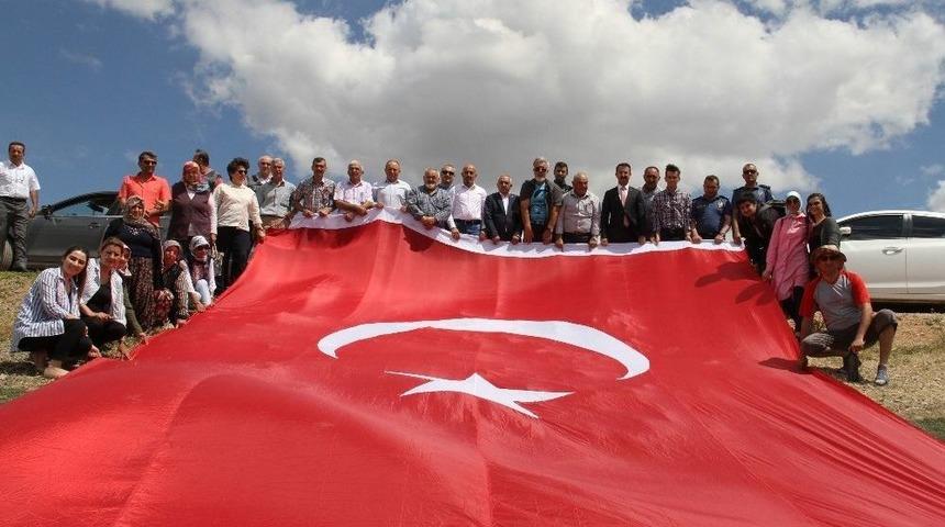 Ankara&rsquo;da 60 Metrekarelik Dev T&uuml;rk Bayrağı