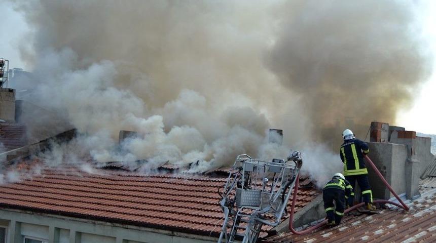 Burdur&rsquo;da &Ccedil;atı Yangını Korkuttu