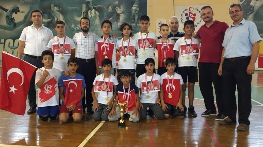 &rsquo;&ouml;mer Halisdemir Camiler Arası Futbol Turnuvası&rsquo; Tamamlandı