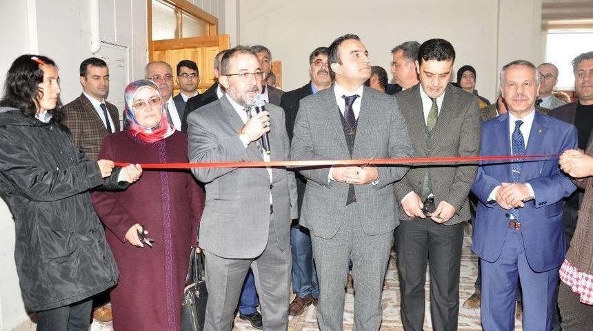 Afşin&rsquo;de Engelliler Ebru Sanatları Sergisi A&ccedil;tı