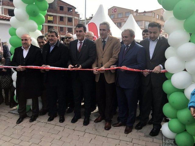 Osmangazi Belediyesi İlçeyi Modern Pazar Alanlarıyla Donatıyor