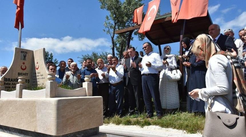 15 Temmuz Şehidi İbrahim Ateş&rsquo;in Kabri Ve Ailesi Ziyaret Edildi