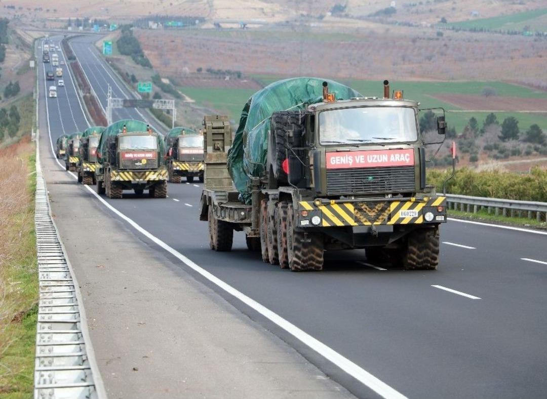 Sınıra Askeri Zırhlı Ara&ccedil; Sevkıyatı