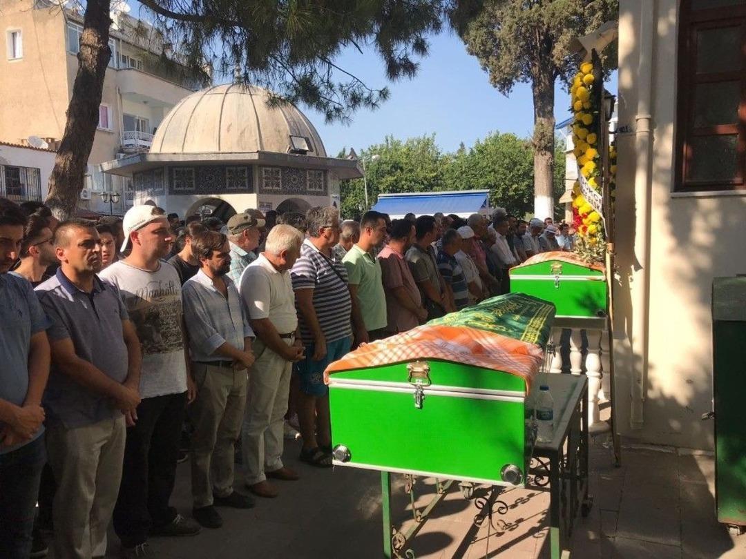 Kuşadası Kaza Kurbanı İki Gen&ccedil; İ&ccedil;in Ağlıyor