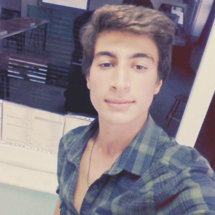 Kuşadası Kaza Kurbanı İki Genç İçin Ağlıyor G4