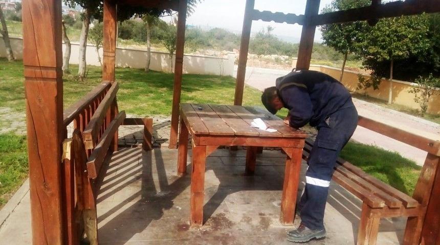 Mezitli&rsquo;de Belediye Hizmetleri Tahrip Edilerek &Ccedil;alındı