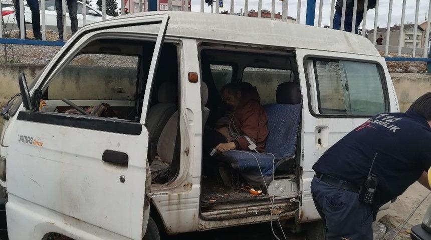 Evsiz Adam 5 Aydır Yaşadığı Hurda Ara&ccedil;ta &Ouml;l&uuml; Bulundu