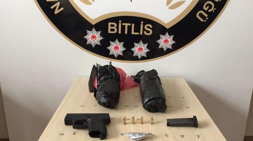 Bitlis&rsquo;te Uyuşturucu Ve Silah Ele Ge&ccedil;irildi