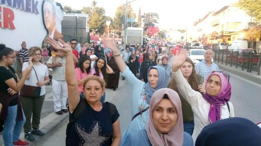 Kısıklı&rsquo;dan Harekete Ge&ccedil;en Vatandaşlar K&ouml;pr&uuml;ye Akın Ediyor