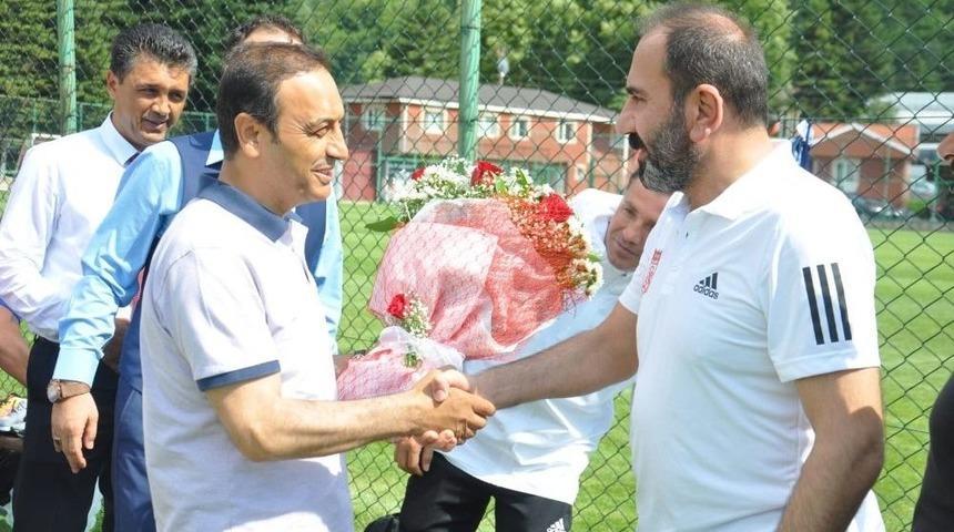 &Ouml;zy&uuml;rek&rsquo;ten Sivasspor&rsquo;a Destek