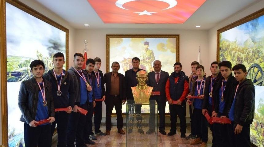 Sporculardan Başkan &Ouml;zen&rsquo;e Ziyaret