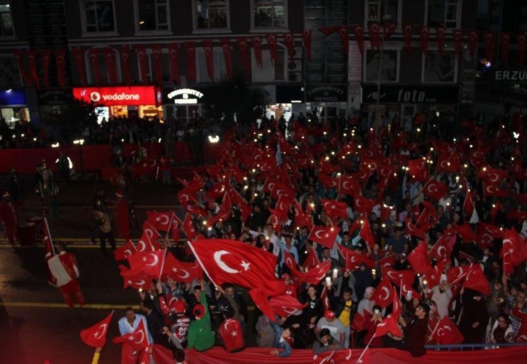 Erzurum&rsquo;da 15 Temmuz Demokrasi Ve Milli Birlik G&uuml;n&uuml; Coşkusu