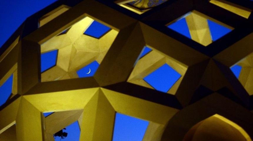 İstanbul Semalarında Duygulandıran Ay Ve Yıldız G&ouml;r&uuml;nt&uuml;s&uuml;