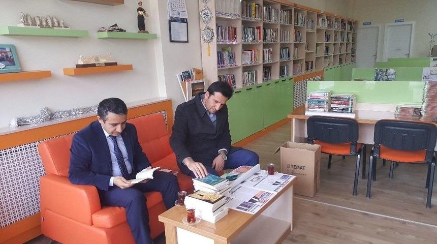 Kitap Okuyanlara Beş Yıldızlı Otelde Tatil