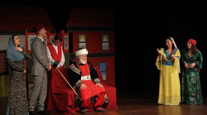 Akçaabat’ta 8. Erol Günaydın Tiyatro Günleri Başladı