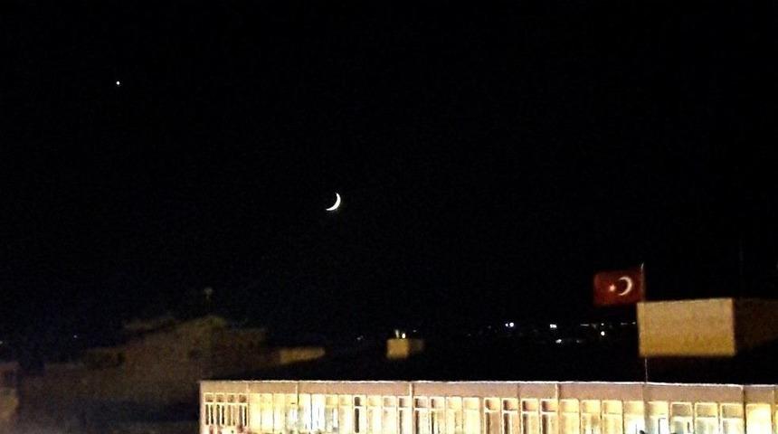 15 Temmuz&rsquo;da Ay Ve Yıldız Selam Durdu