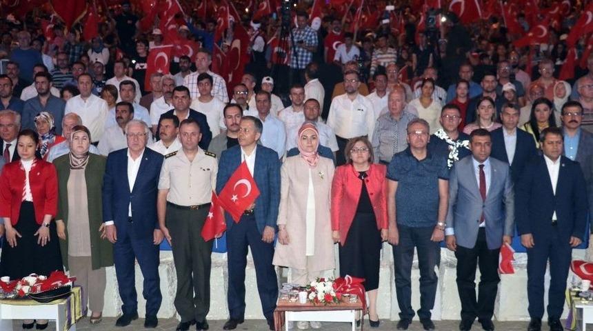 Gaziantep&rsquo;te Binler 15 Temmuz&rsquo;u Kutladı
