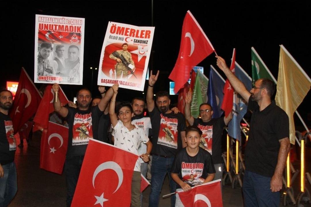 Yerde Ve G&ouml;kte Ay-yıldız Yan Yana