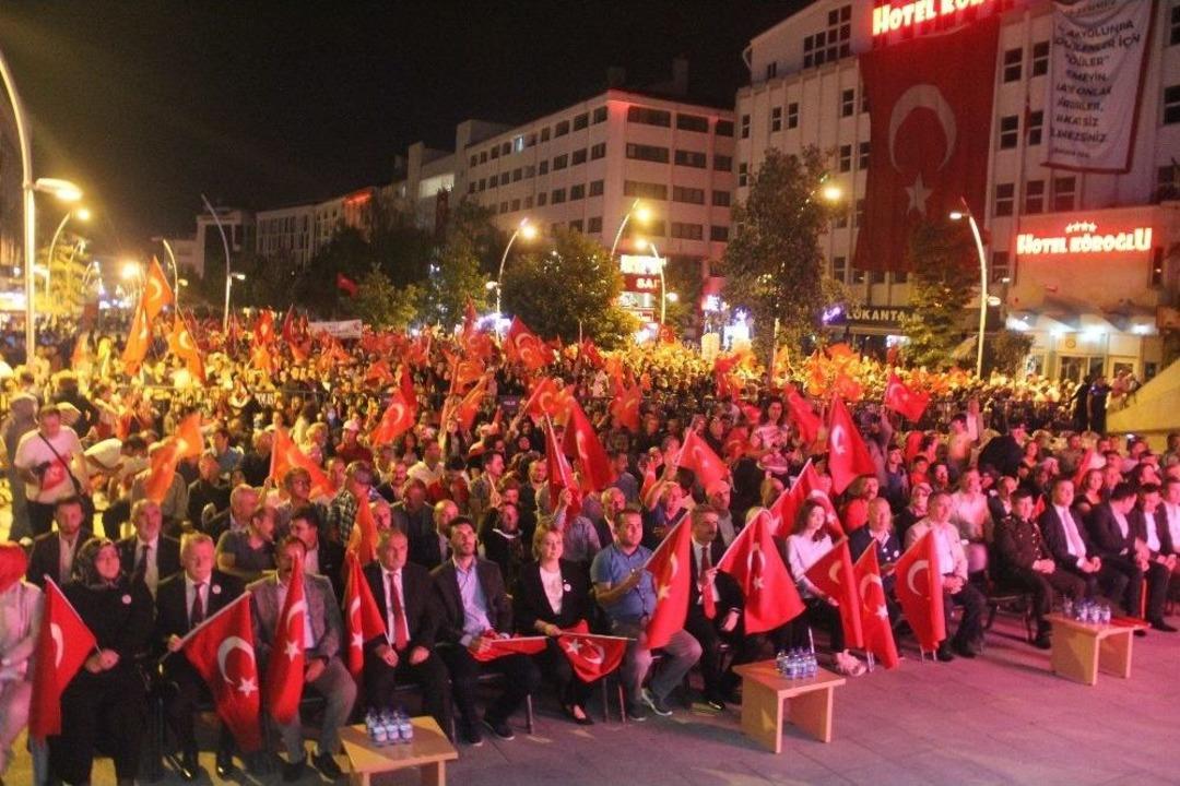 Binler 15 Temmuz Ruhunu Yaşatmak İ&ccedil;in Bir Araya Geldi