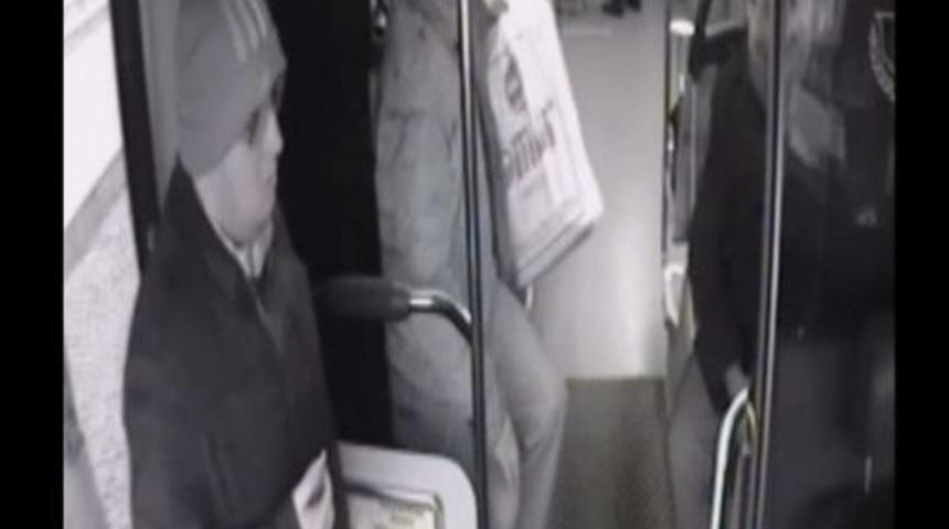 (&ouml;zel Haber) Kahraman Otob&uuml;s Şof&ouml;r&uuml; Kalp Krizi Ge&ccedil;iren Kadını Hastaneye Yetiştirdi