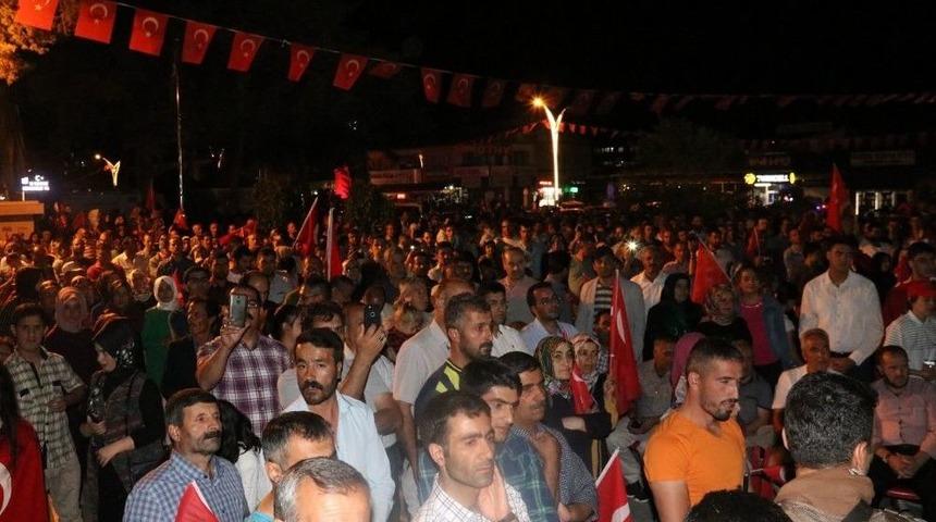 15 Temmuz Şehitlerini Anma Demokrasi Ve Milli Birlik G&uuml;n&uuml;nde Erciş Tek Y&uuml;rek