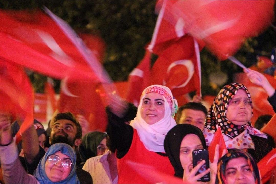 D&uuml;zce&rsquo;de Demokrasi Ve Milli Birlik G&uuml;n&uuml; İ&ccedil;in Vatandaşlar Mehter İle Y&uuml;r&uuml;d&uuml;