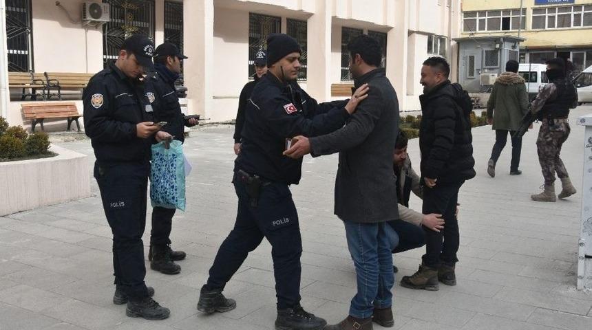 Hakkari&rsquo;de 450 Polisle Asayiş Uygulaması Yapıldı