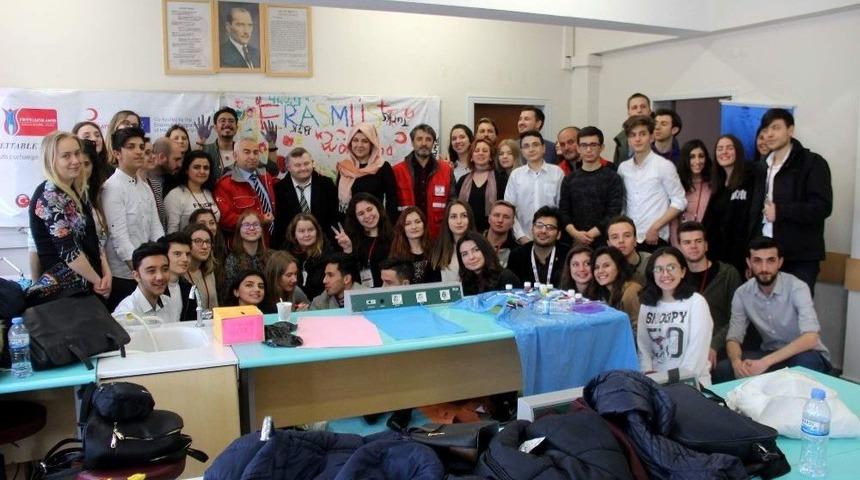 Kızılay Sosyal Sorumluluk Projelerinde De &Ouml;nderlik Ediyor