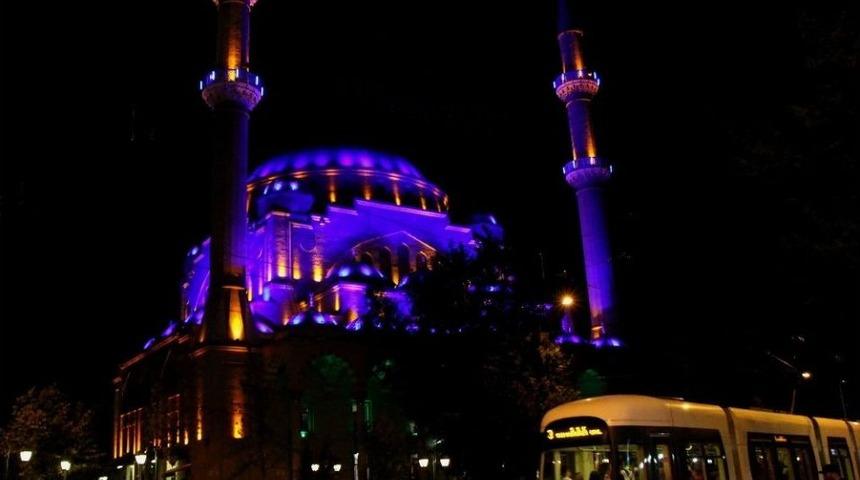 Eskişehir&rsquo;deki Camilerde 15 Temmuz Dolayısıyla Sela Okutuldu
