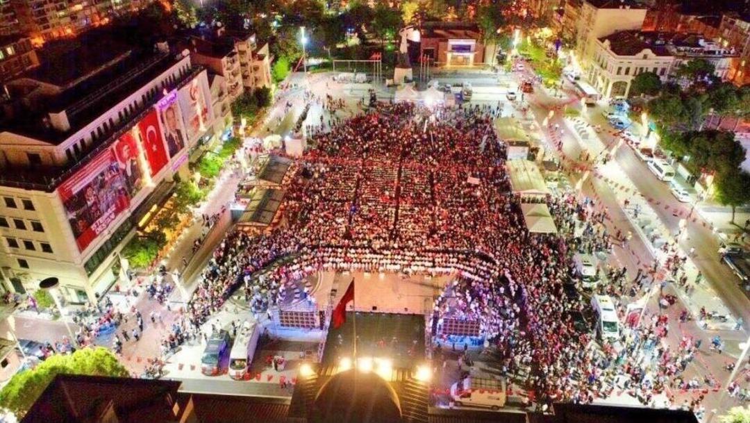 Manisalılar 15 Temmuz&rsquo;da Yine Meydanı Doldurdu