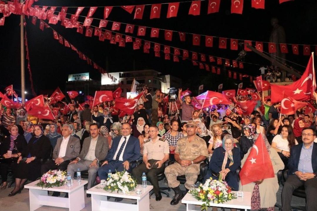 Malatya 15 Temmuz İ&ccedil;in Tek Y&uuml;rek Oldu