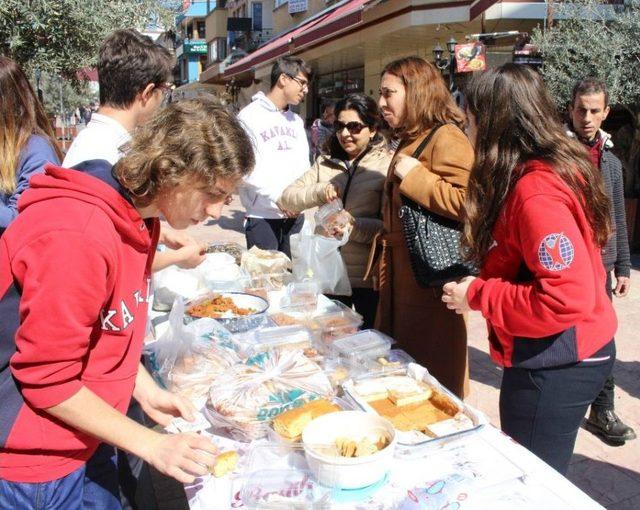 Özel Kavaklı Anadolu Lisesi Öğrencileri Kadınlar İçi Seferber Oldu