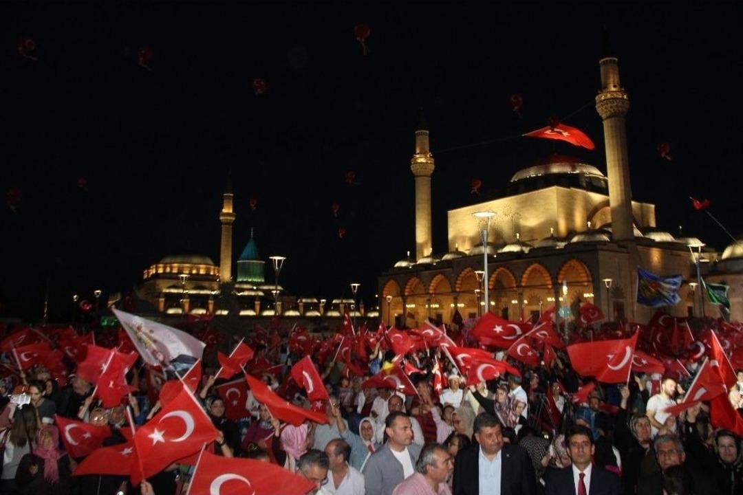 15 Temmuz&rsquo;un Yıld&ouml;n&uuml;m&uuml;nde Binlerce Kişi Mevlana Meydanı&rsquo;na Akın Etti