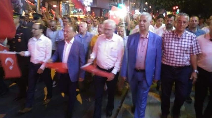 S&ouml;ke&rsquo;de Y&uuml;rekler Demokrasi İ&ccedil;in Bir Attı