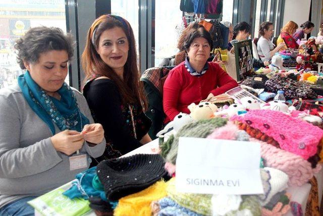 Kadınlar "yaşasın Kadın Dayanışması" Diyor 1