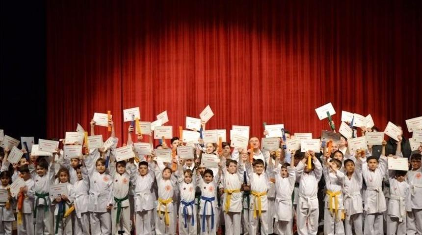 Biga Karate Gen&ccedil;lik Spor Kul&uuml;b&uuml; Karatecileri Kemer Y&uuml;kseltti