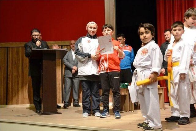 Biga Karate Gen&ccedil;lik Spor Kul&uuml;b&uuml; Karatecileri Kemer Y&uuml;kseltti 1