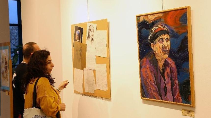 Kadın Sergisi Z&uuml;lf&uuml; Livaneli&rsquo;de