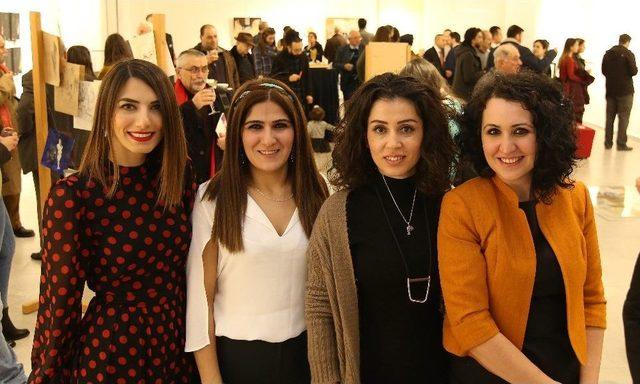 Kadın Sergisi Z&uuml;lf&uuml; Livaneli&rsquo;de 1