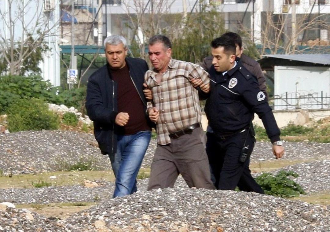 İntihardan Vazge&ccedil;ip Polisten Ka&ccedil;tı