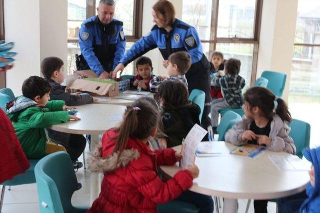 Minik Öğrenciler Polisleri Ziyaret Etti