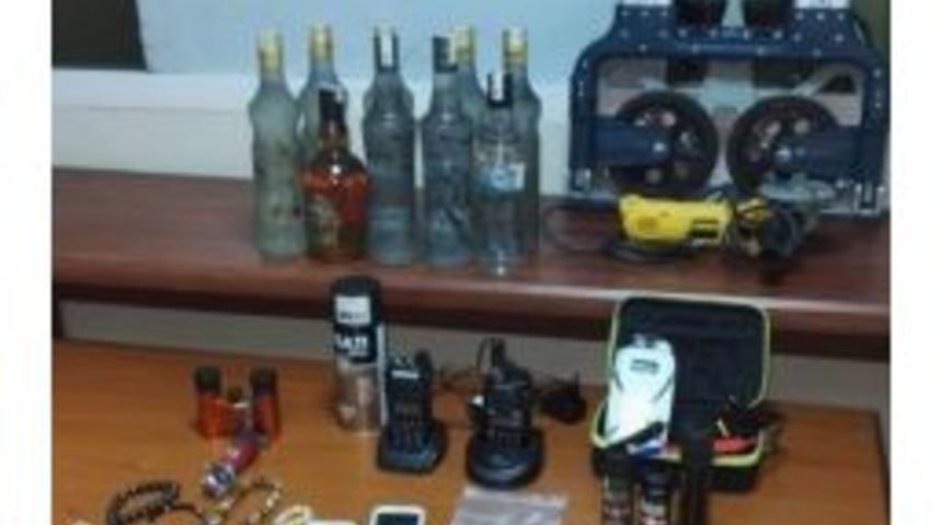 Polis Telsizi Kullanan 3 Hırsızlık Zanlısı Yakayı Ele Verdi