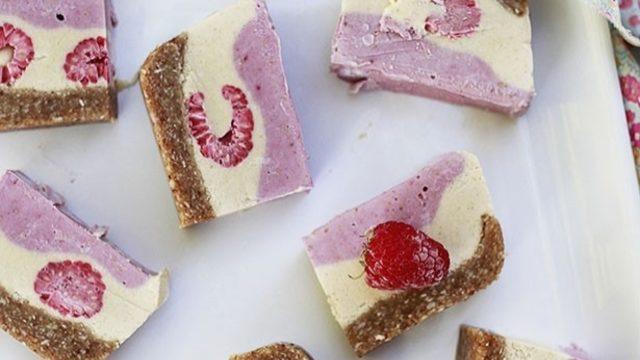 Ahududulu Çiğ Cheesecake