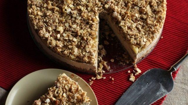 Elma Parçacıklı Cheesecake