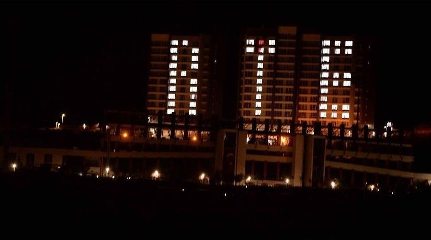 Kyk Kız Yurdu Öğrencileri Işıklarla ‘rte’ Yazdı