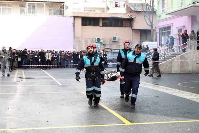 Deprem Tatbikatı Öğrencileri Heyecanlandırdı