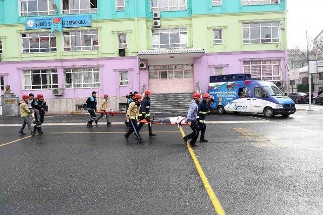 Deprem Tatbikatı Öğrencileri Heyecanlandırdı