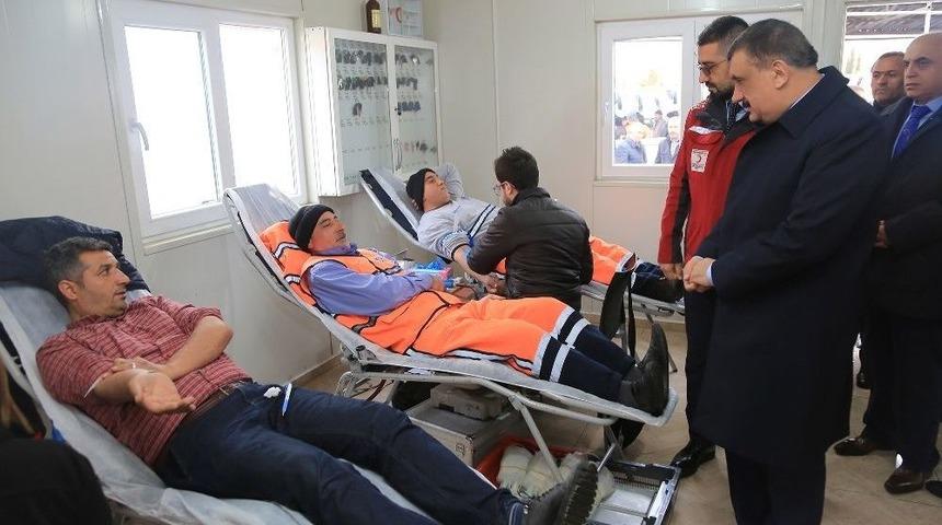 Temizlik İş&ccedil;ilerinden Mehmet&ccedil;ik İ&ccedil;in Kan Bağışı